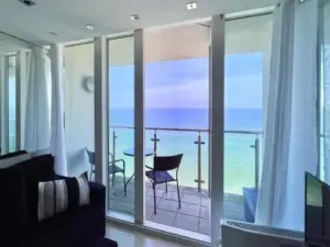 Newquay Rocklands Beach View