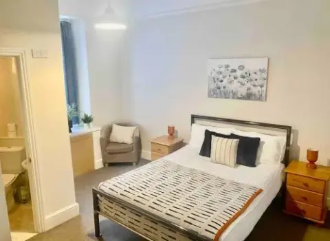 Bright 2 Bedroom Apartment near Seafront Central Penzance