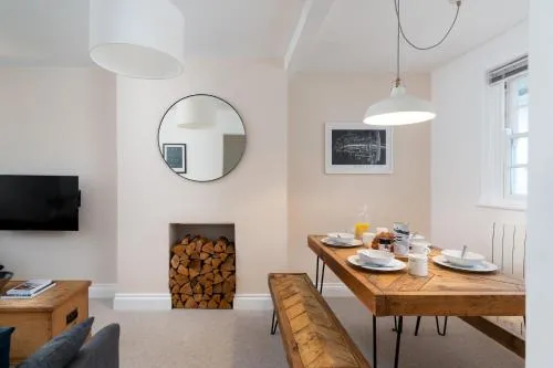 Stylish Two Bedroom Cottage