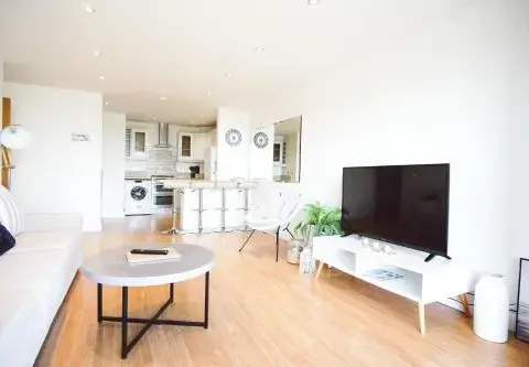 Stunning Two Bed Sea View Apartment with Pool & Gym