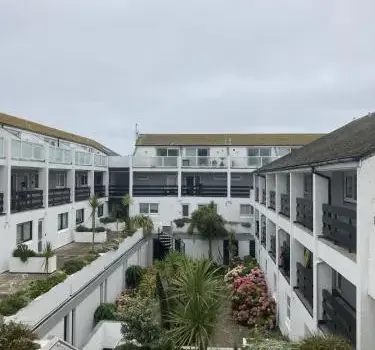 45 st Nicholas Court