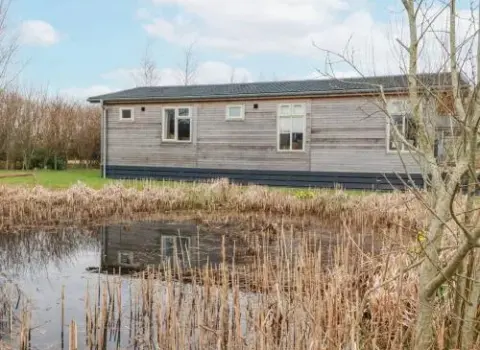 6 Meadow Retreat