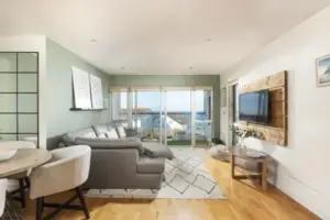 6 The Point, Pentire