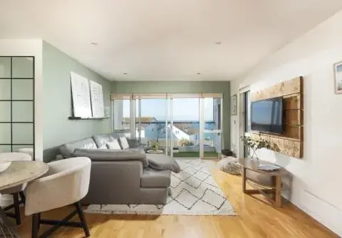 6 The Point, Pentire