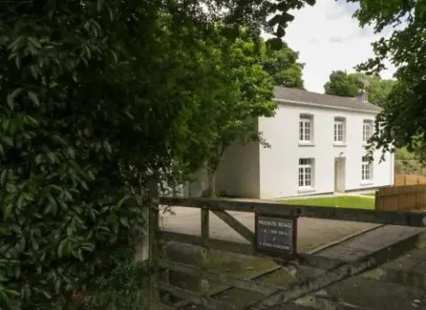 9 Copes Gardens