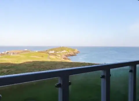 9 Headland Point