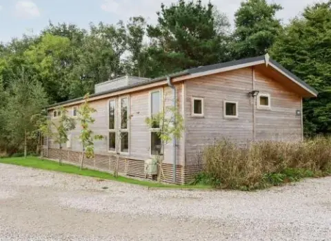 9 Meadow Retreat