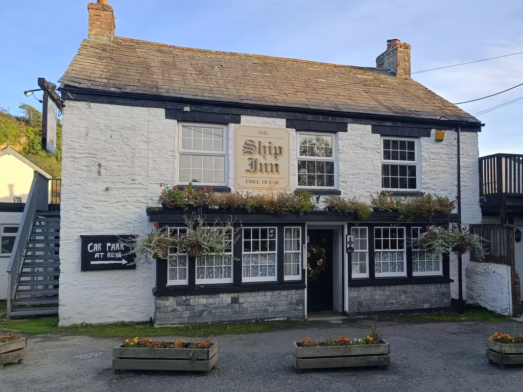 The Ship Inn, Par