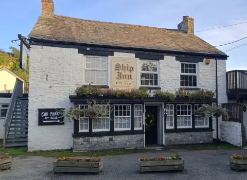 The Ship Inn, Par