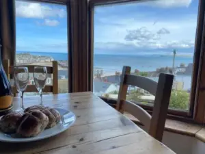 THE STONES St Ives Apartment Panoramic Harbour Views and Onsite Parking