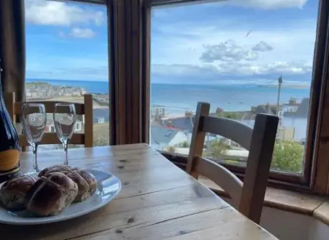 THE STONES St Ives Apartment Panoramic Harbour Views and Onsite Parking