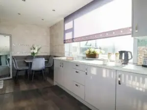 Shoreline Apartment No 4