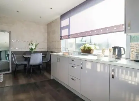 Shoreline Apartment No 4