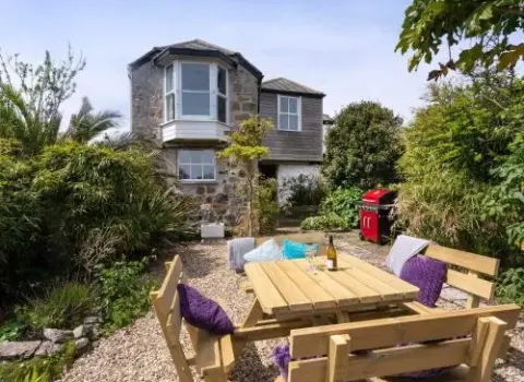 Ayr Farmhouse