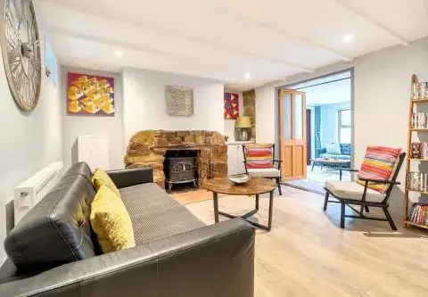 Spacious Farmhouse between St Agnes & Porthowan