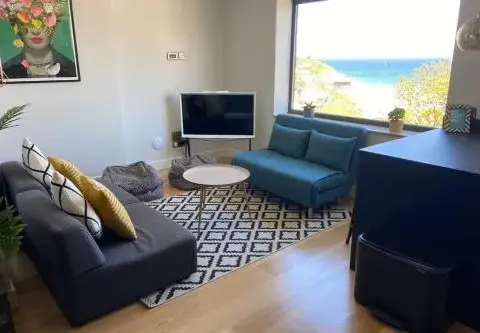 Beachside apartment in the centre of town