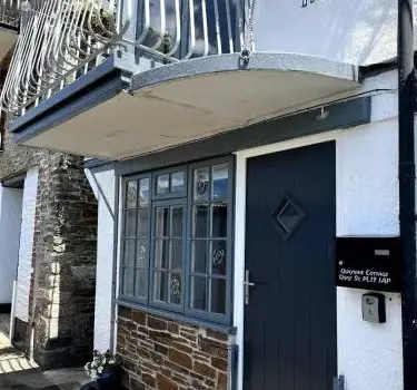 Beautiful Quayside Cottage Looe