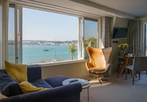 Bijou Beachfront Gem