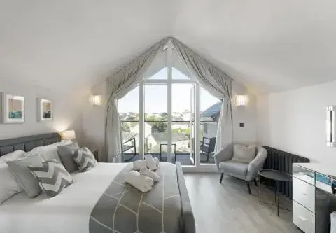 Bright & Modern Townhouse Private Parking