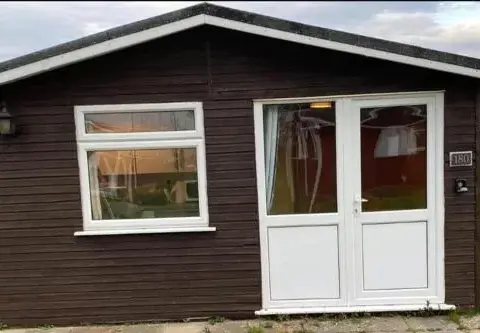 Cabin Sleeps 4 with Parking