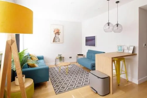Central flat by the beach