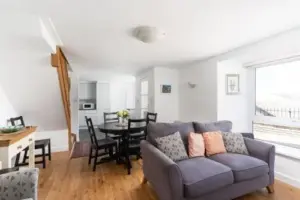 Charming 3 Bedroom Harbour Cottage With Parking