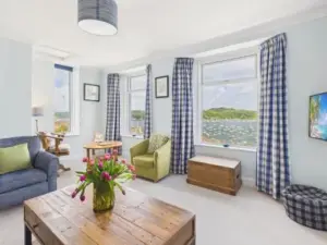 Coastal Cottage with Panoramic Harbour Views & Parking