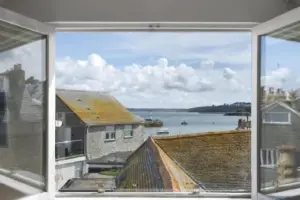 Cosy Fisherman’s Cottage Seconds from Waterfront