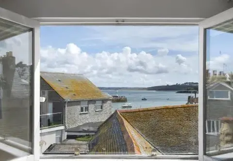 Cosy Fisherman’s Cottage Seconds from Waterfront