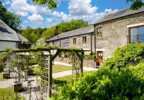 East Trenean Farm Cottages -4 Luxury Cornish Cottages sleeping 20 with hot tubs, private gardens, rural views and EV facilities