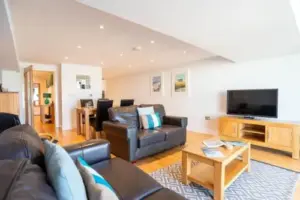 Fistral Beach Garden Apartment 3