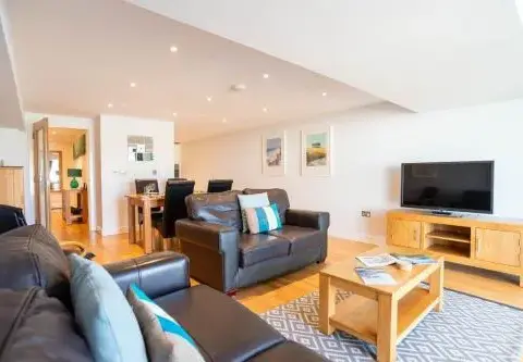 Fistral Beach Garden Apartment 3