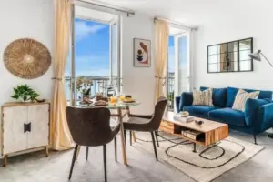 Harbour sea views in town centre, 3 Headland View
