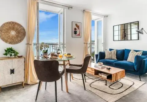 Harbour sea views in town centre, 3 Headland View