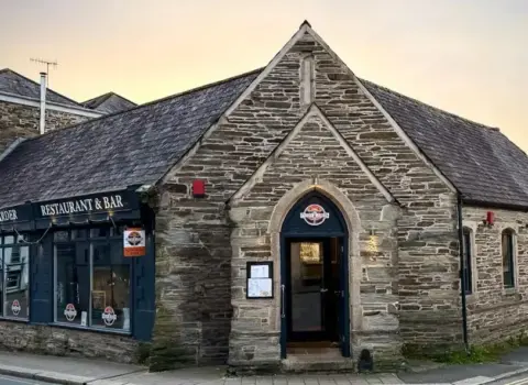 Warne’s Bar & Restaurant