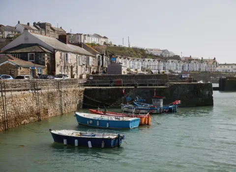 Porthleven Harbour Inn