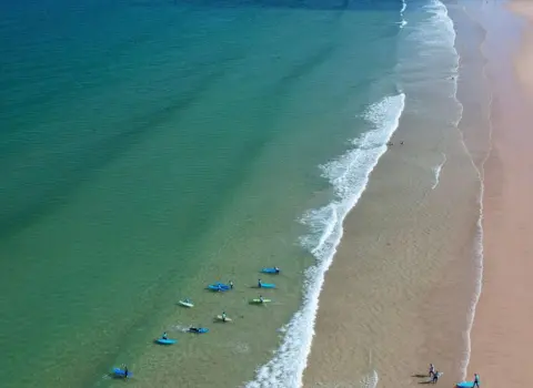 Ocean Looms Surf School