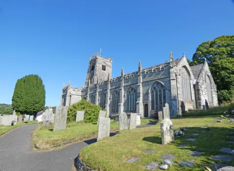 St. Neot Churchyard Market (seasonal, check dates)