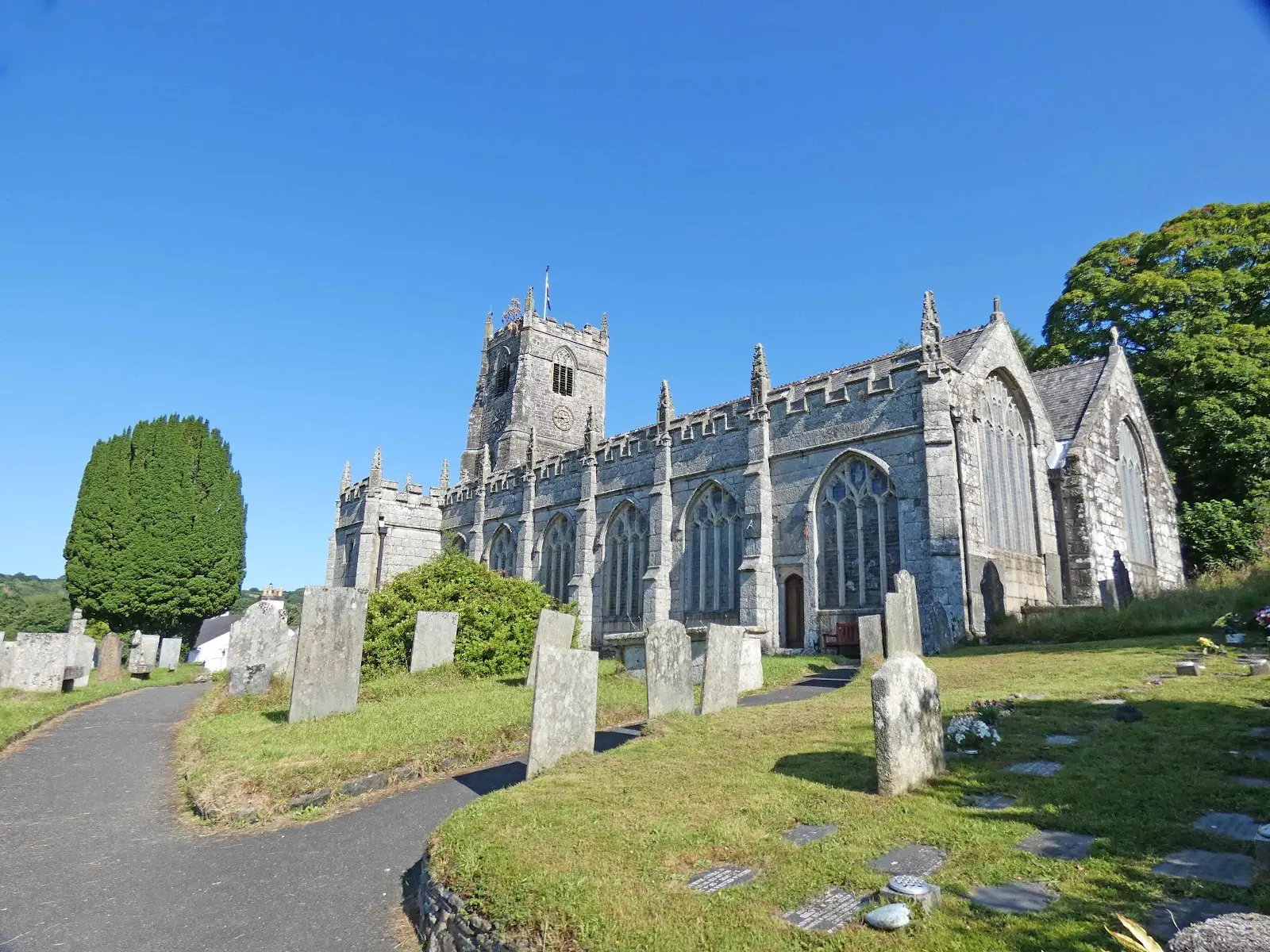 St. Neot Churchyard Market (seasonal, check dates)