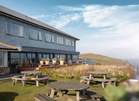 Lewinnick Cove Bar & Bistro