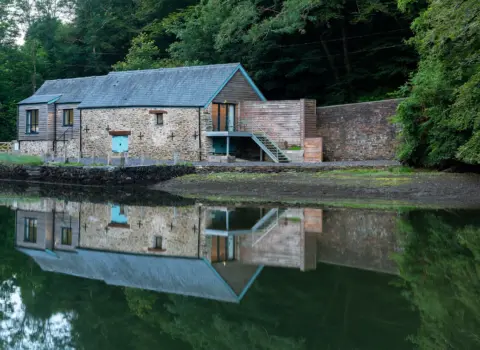The Boathouse Hotel