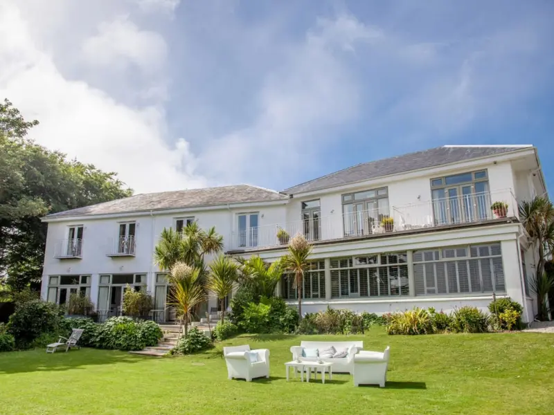 Rosevine Hotel