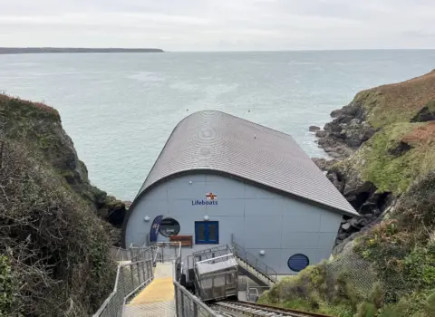 The Lizard Lifeboat Inn