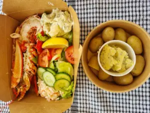 The cracked crab and laughing lobster