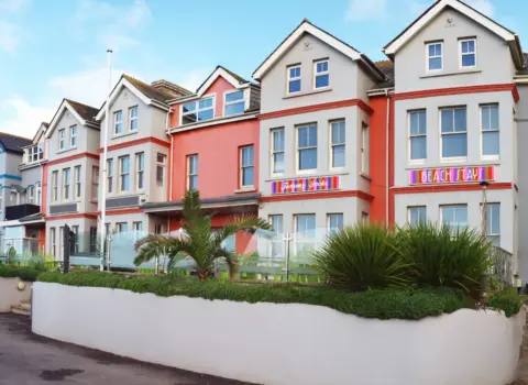 Tommy Jacks Beach Apartments