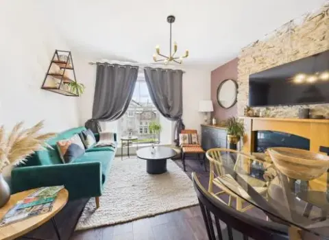 Central Falmouth Flat with Free Parking