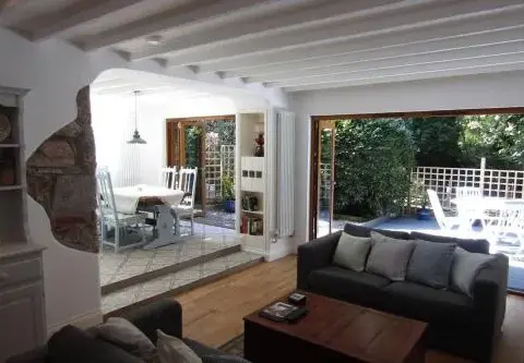 Lovely Spacious Cottage Near The Coast