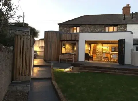 Luxury Cottage close to Cliffs & Surfing Beaches!