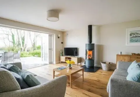 Luxury Retreat With Hot Tub & Wood Burner