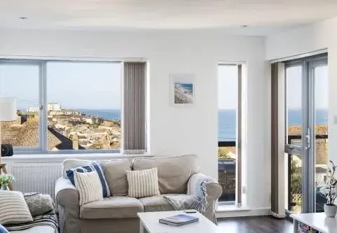 Modern Home with Sea Views Newquay